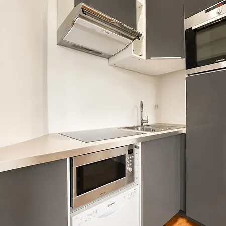 Apartament Confidence - A 400 M Du Metro Jeanne Darc