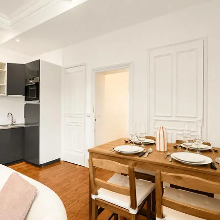 Apartament Confidence - A 400 M Du Metro Jeanne Darc